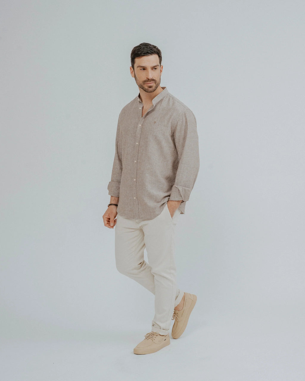 Camisa de Linho Castanha com Gola Mandarim