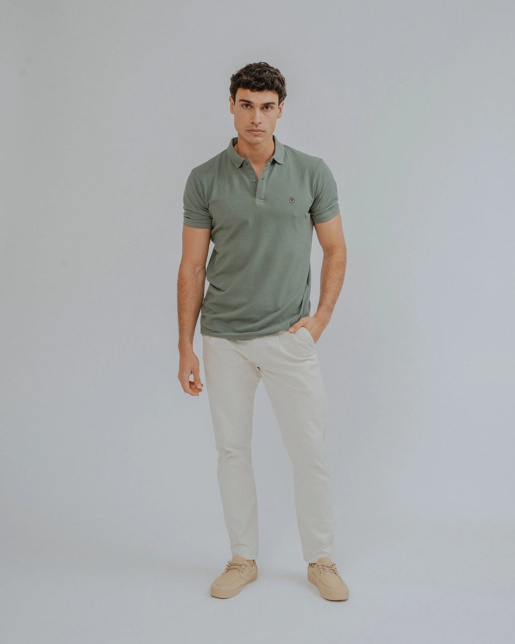 Polo básico de corte regular Verde