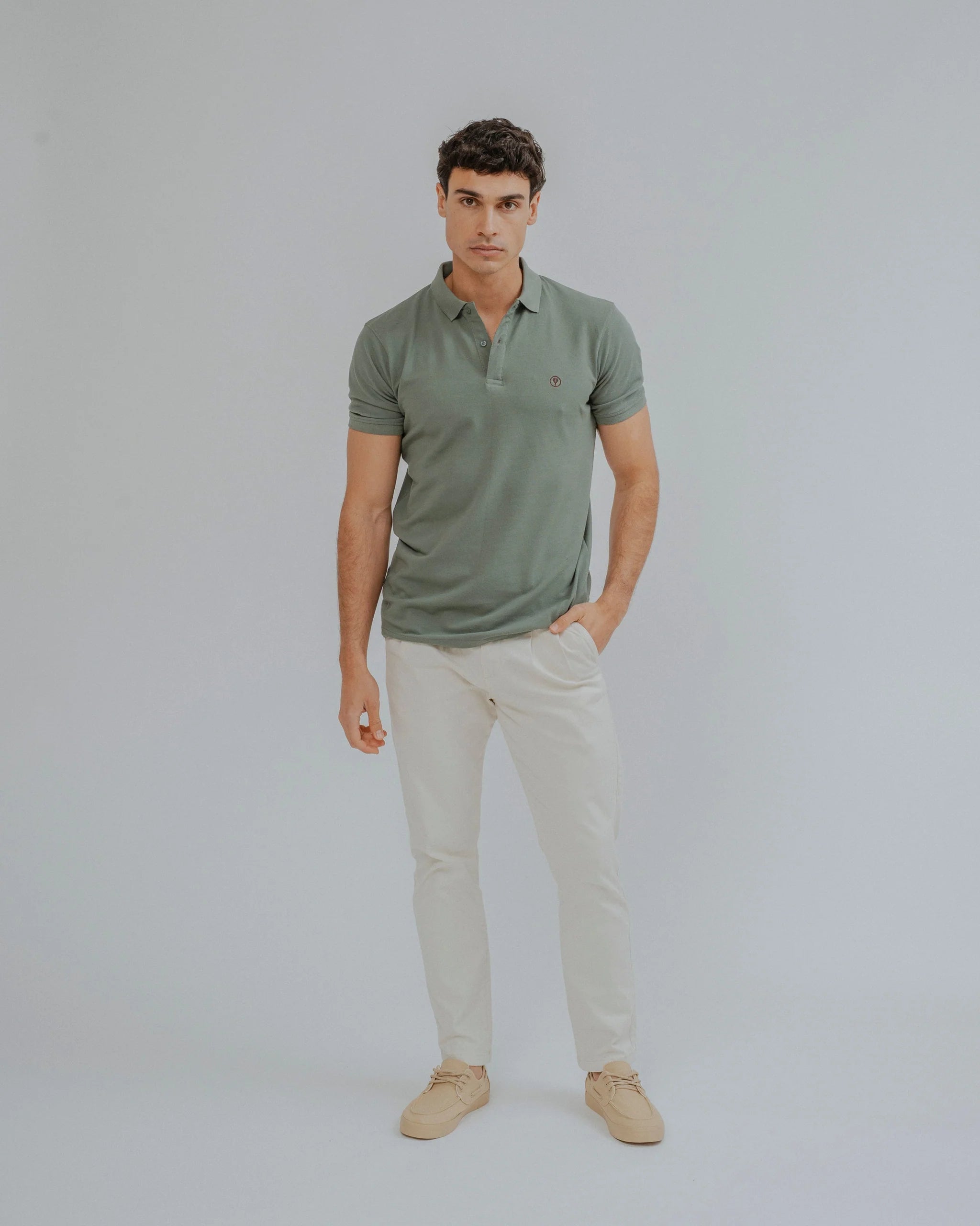 Polo básico de corte regular Verde