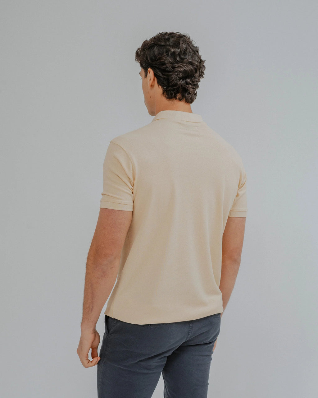 Polo básico de corte regular Amarelo