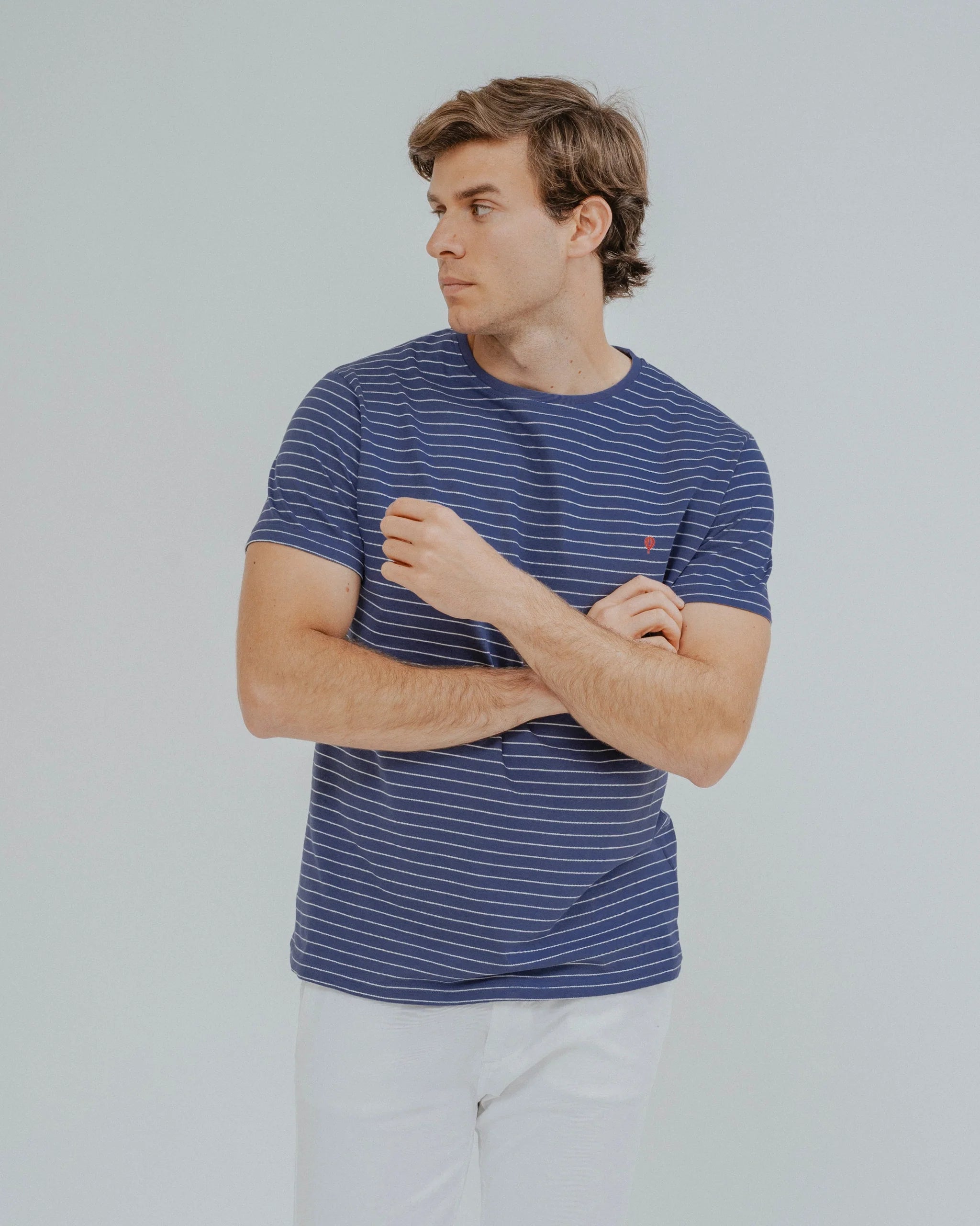 T-Shirt Azul com Riscas