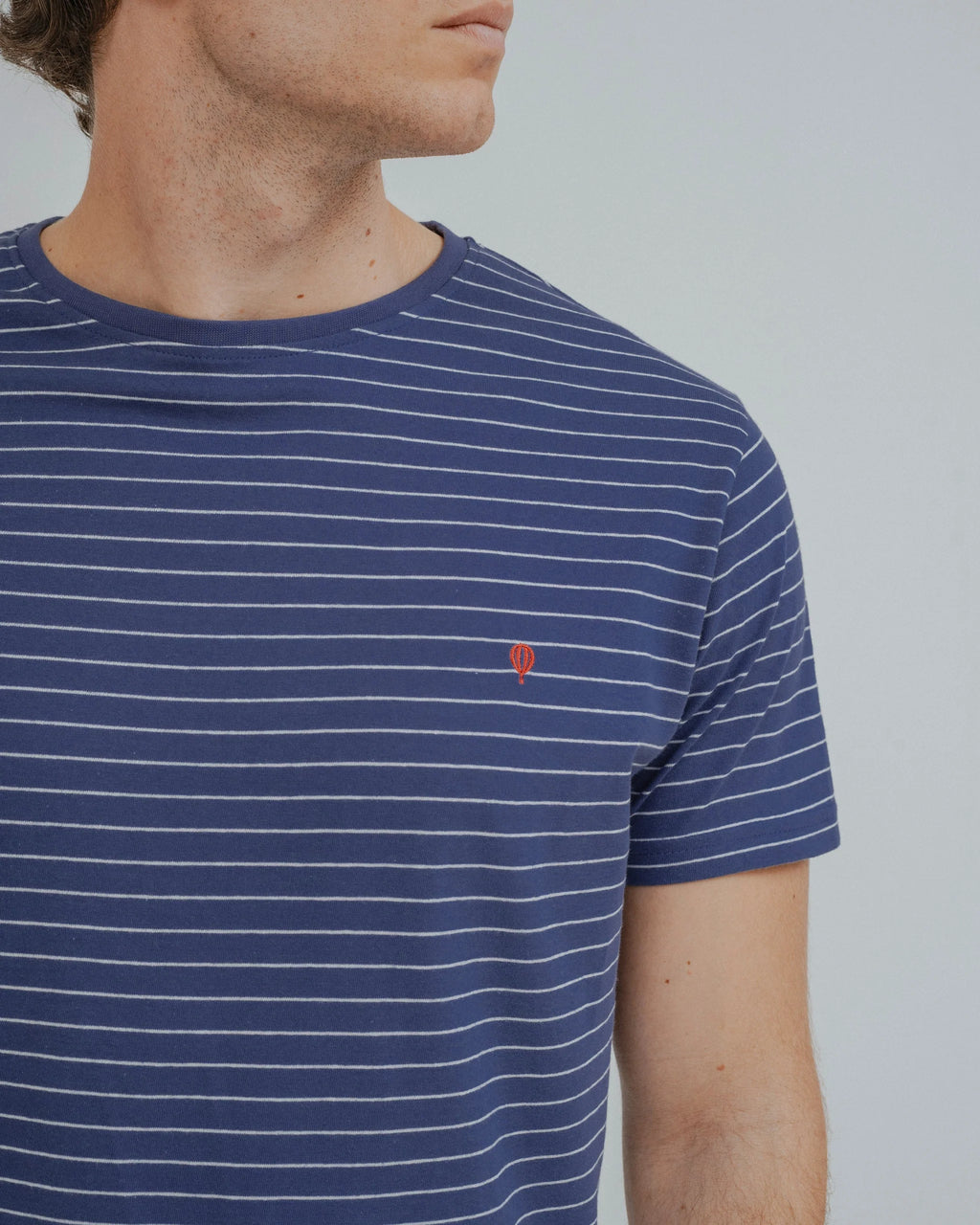 T-Shirt Azul com Riscas