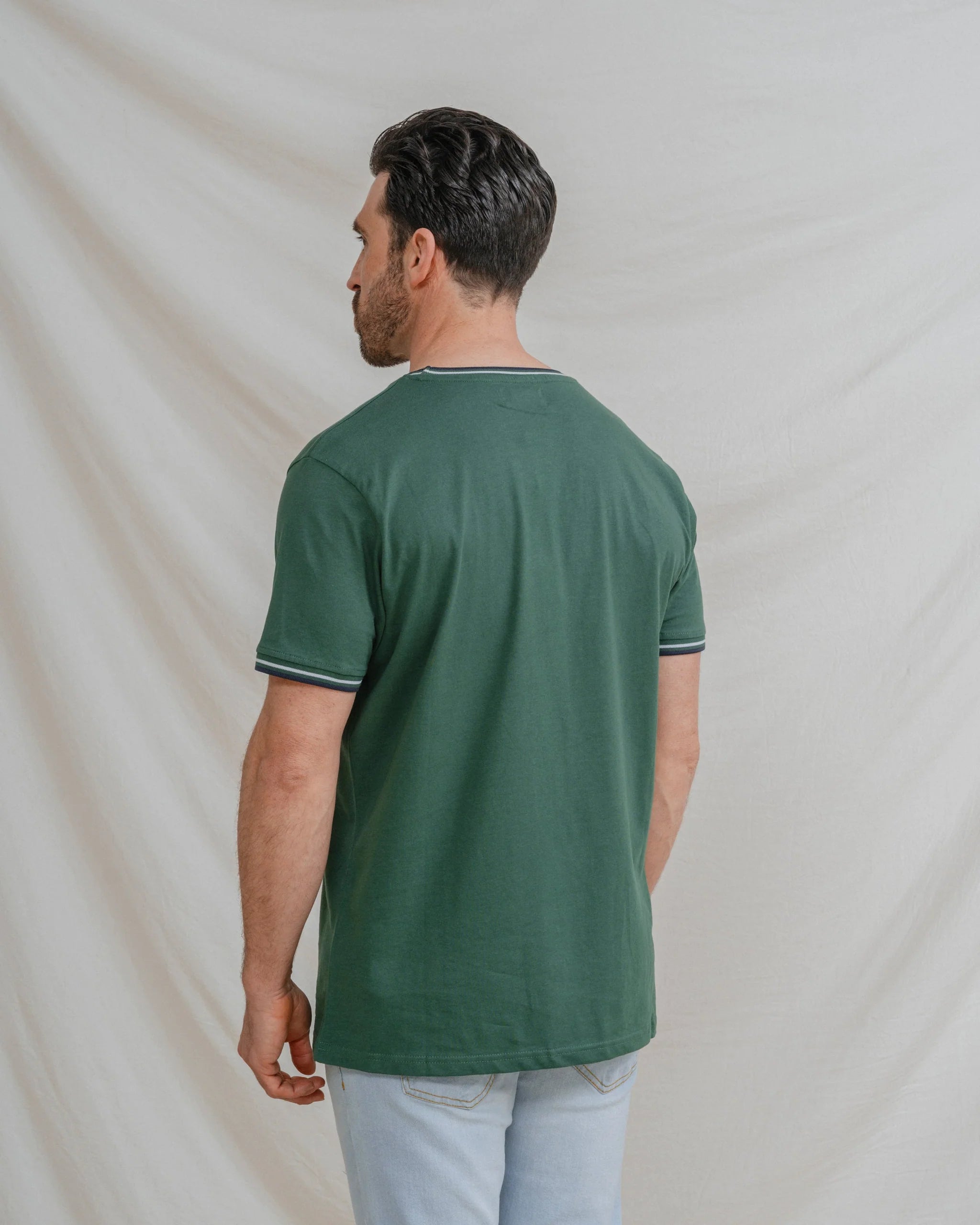 T-Shirt Básica Verde com Detalhes