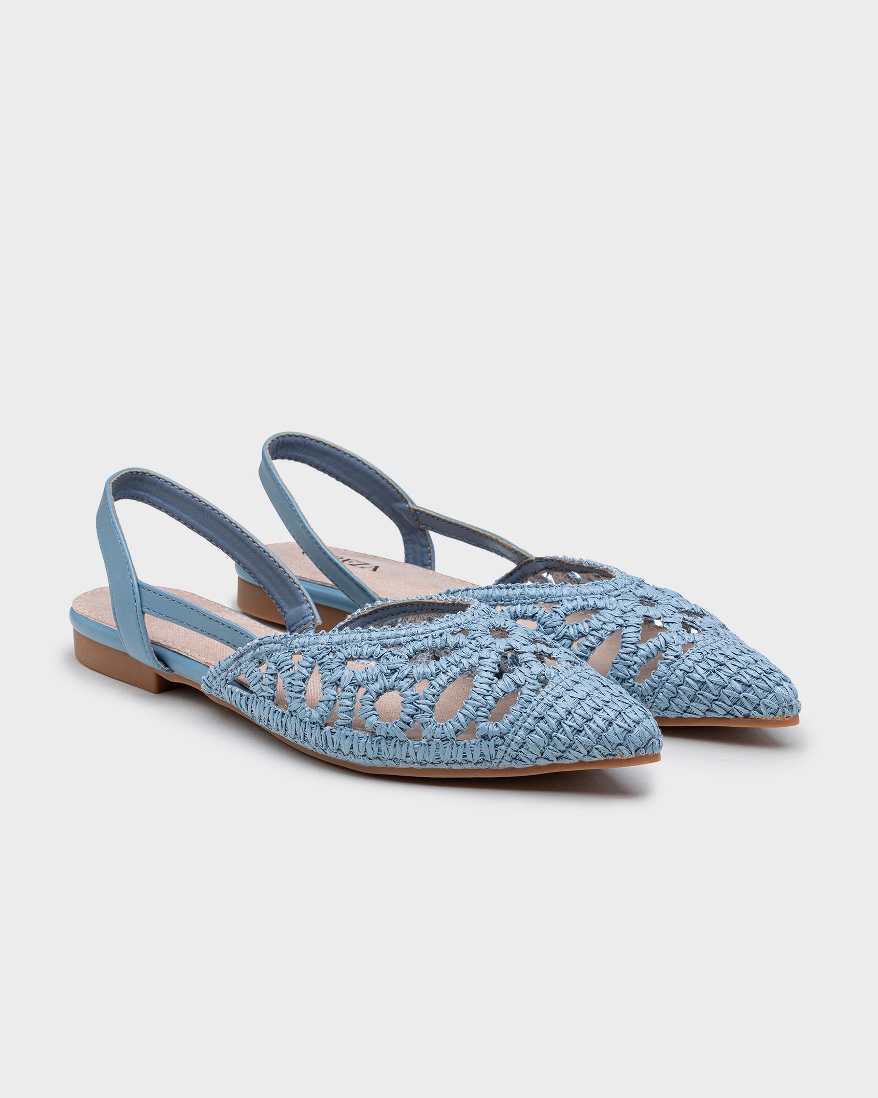 Sapatos baixos com bico trançado e design sem calcanhar