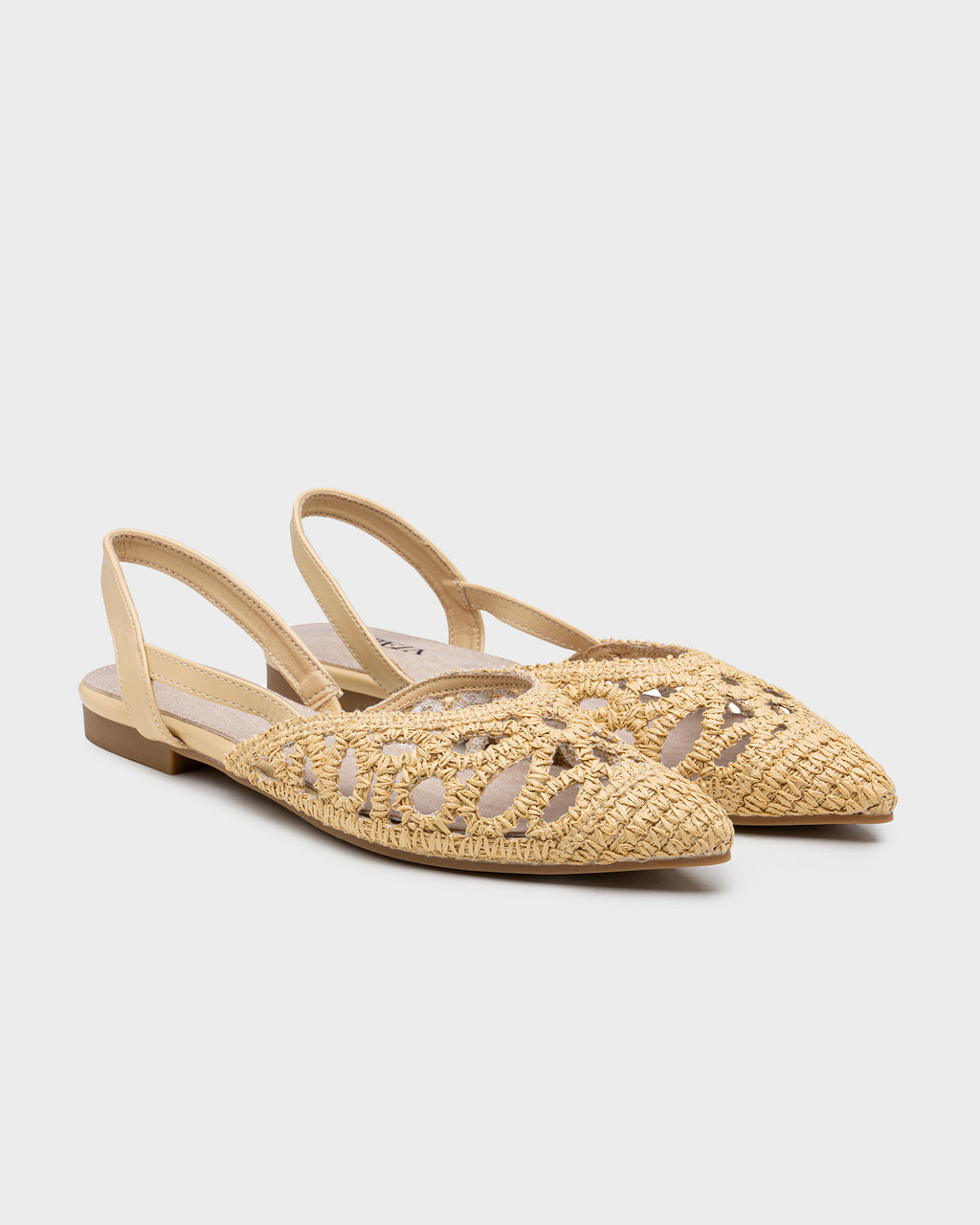 Sapatos baixos com bico trançado e design sem calcanhar