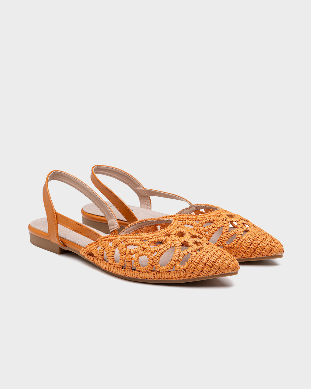 Sapatos baixos com bico trançado e design sem calcanhar