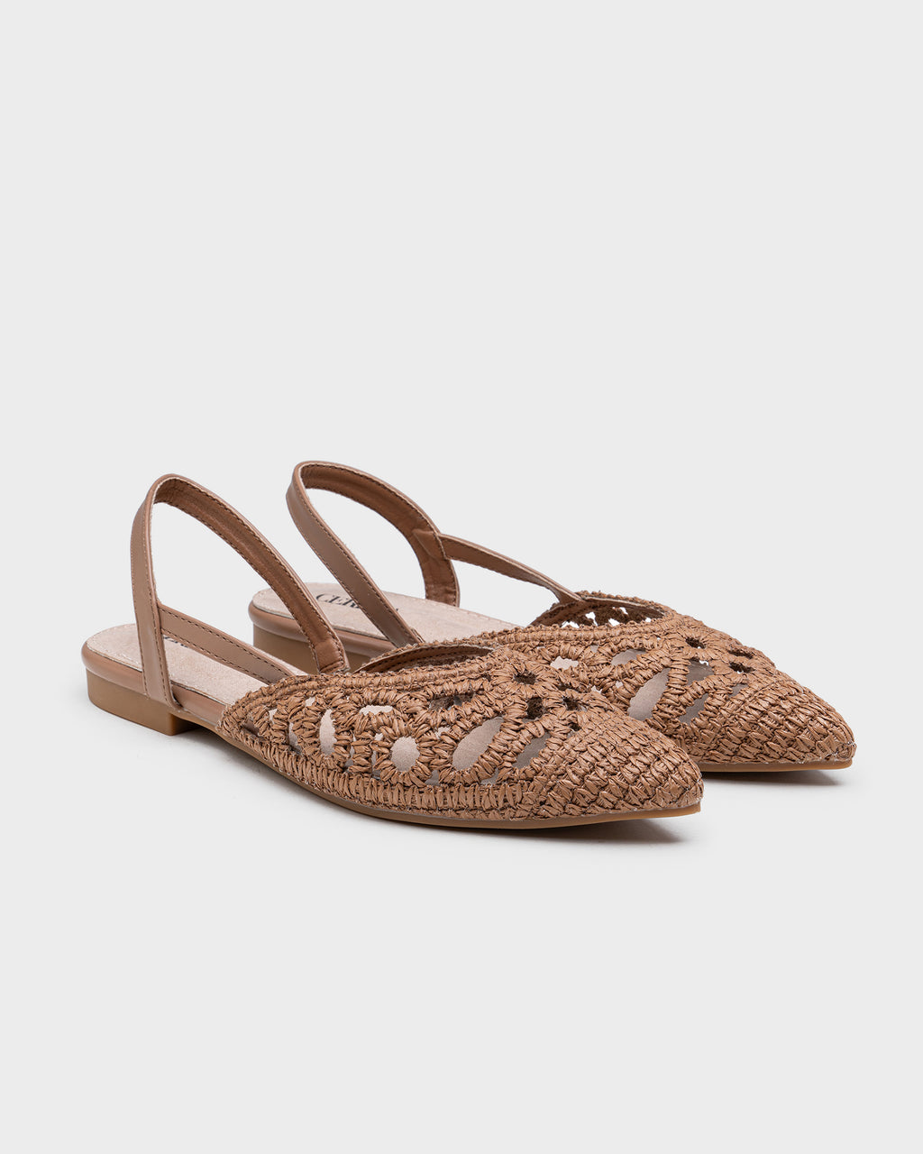 Sapatos baixos com bico trançado e design sem calcanhar