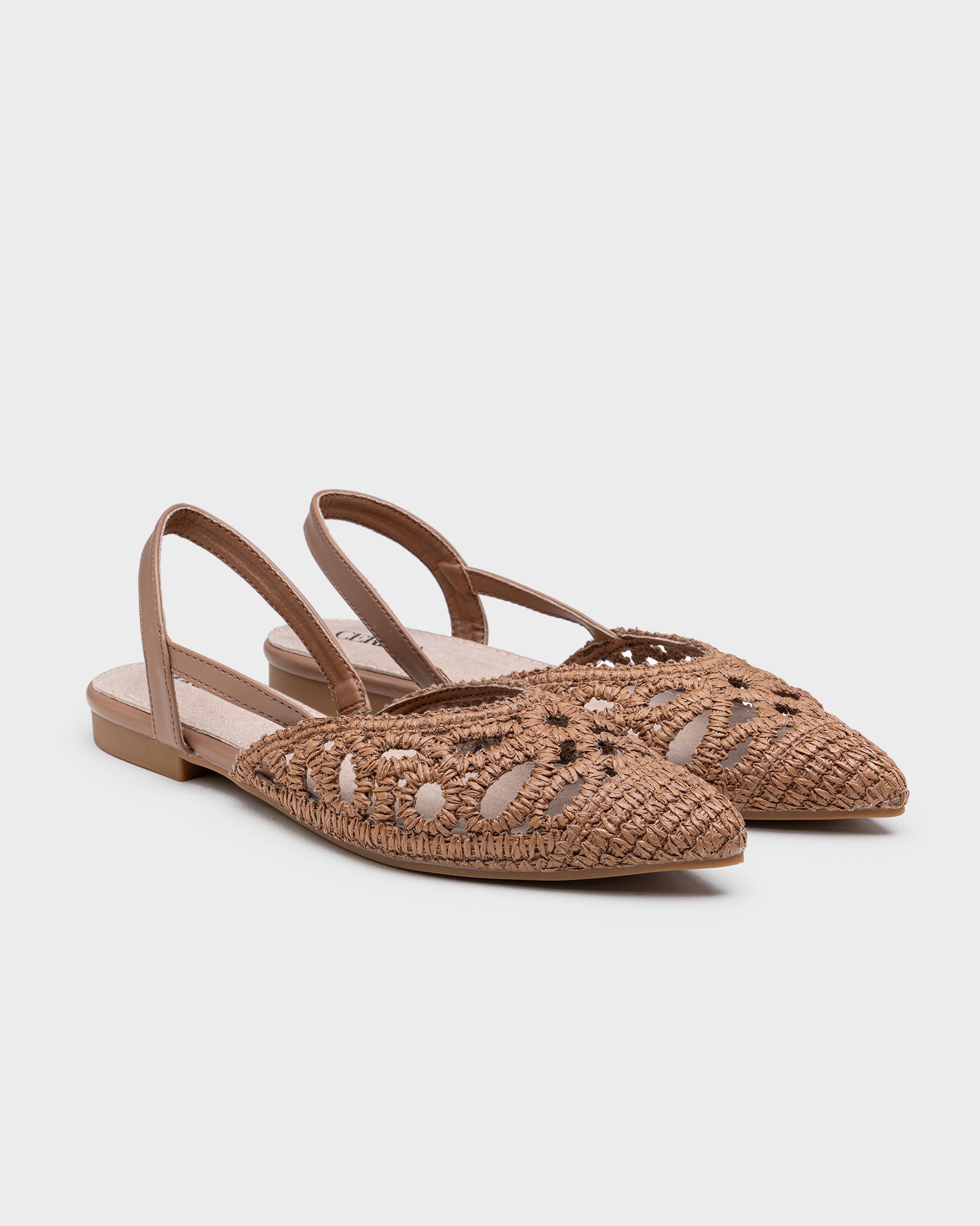 Sapatos baixos com bico trançado e design sem calcanhar