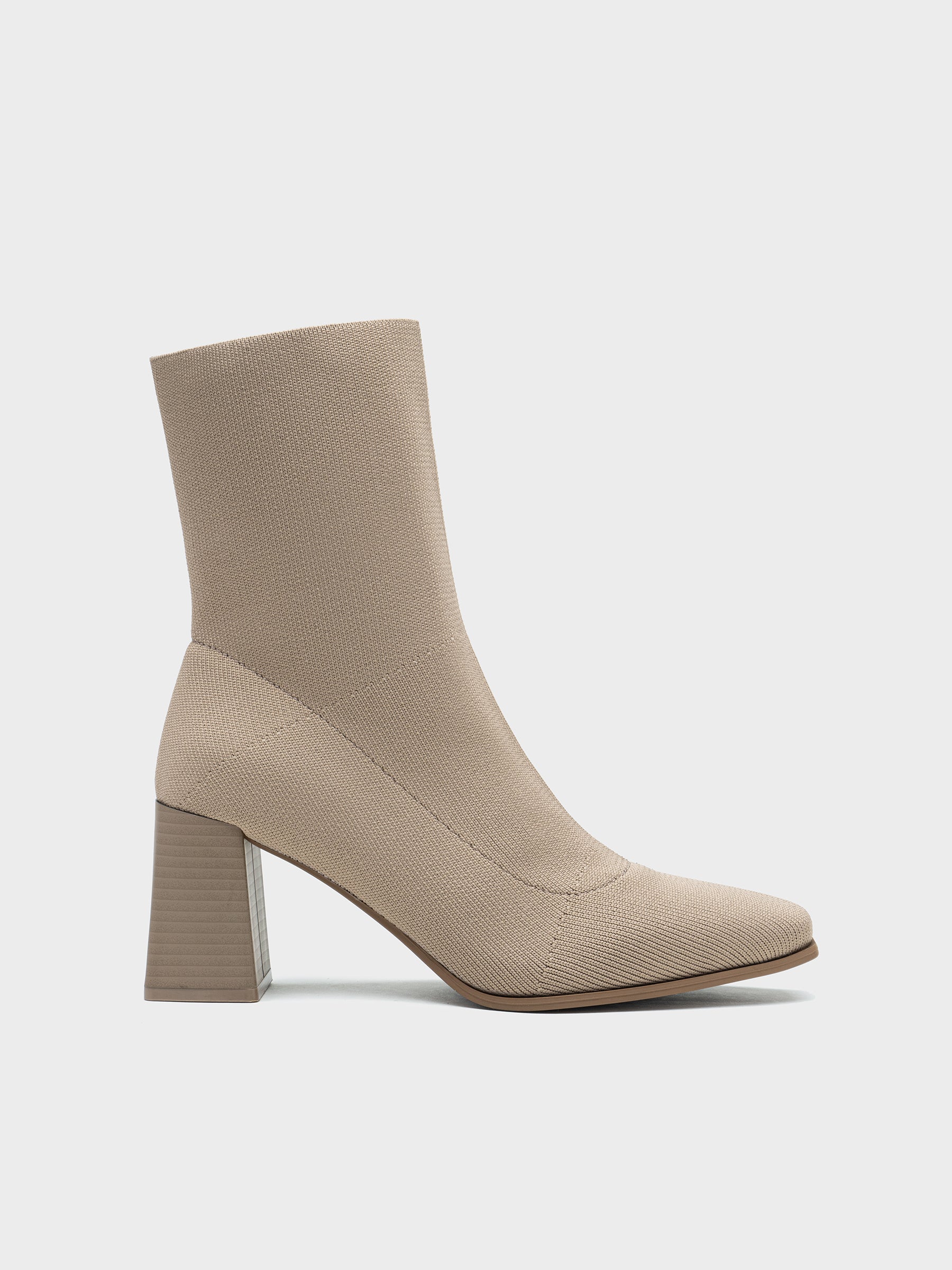 Botas com textura de tricô e salto quadrado