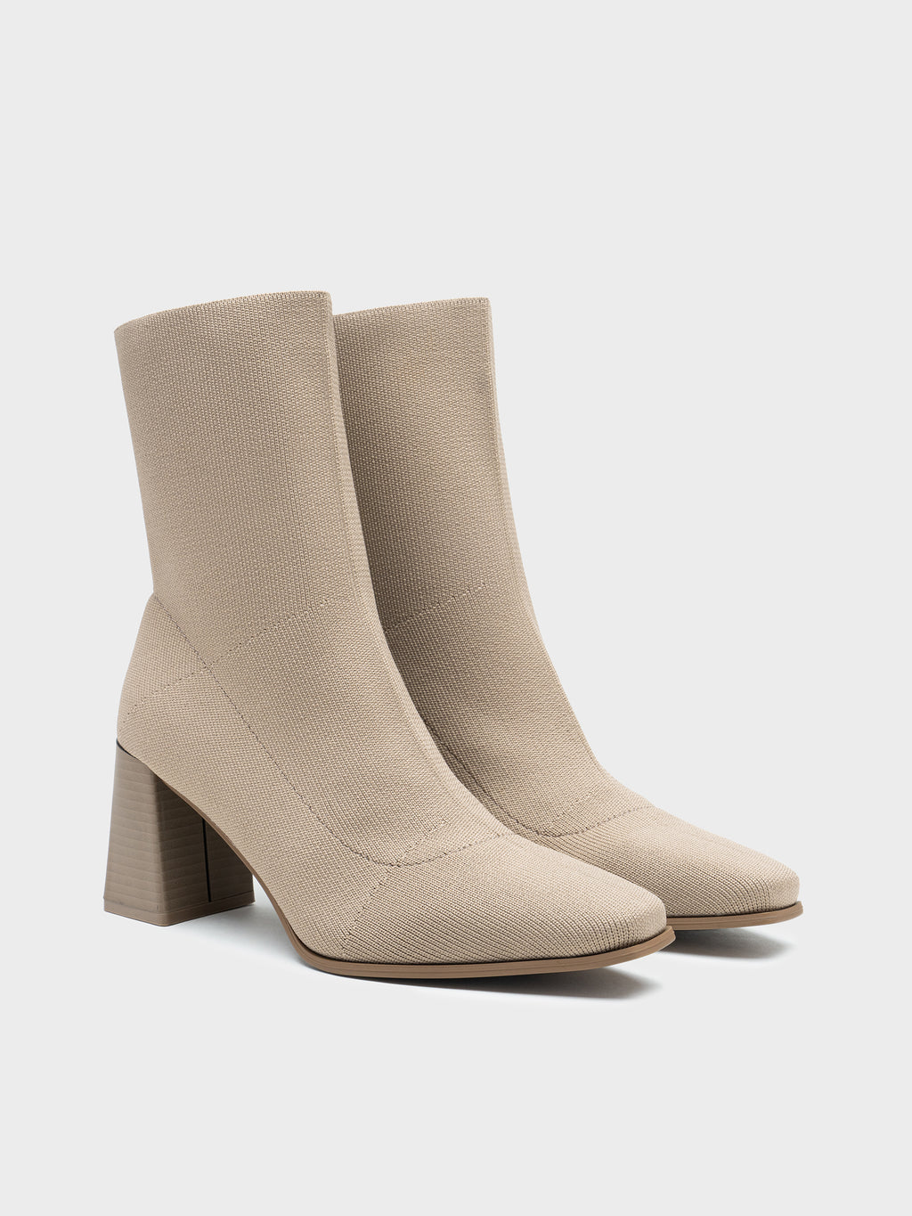 Botas com textura de tricô e salto quadrado
