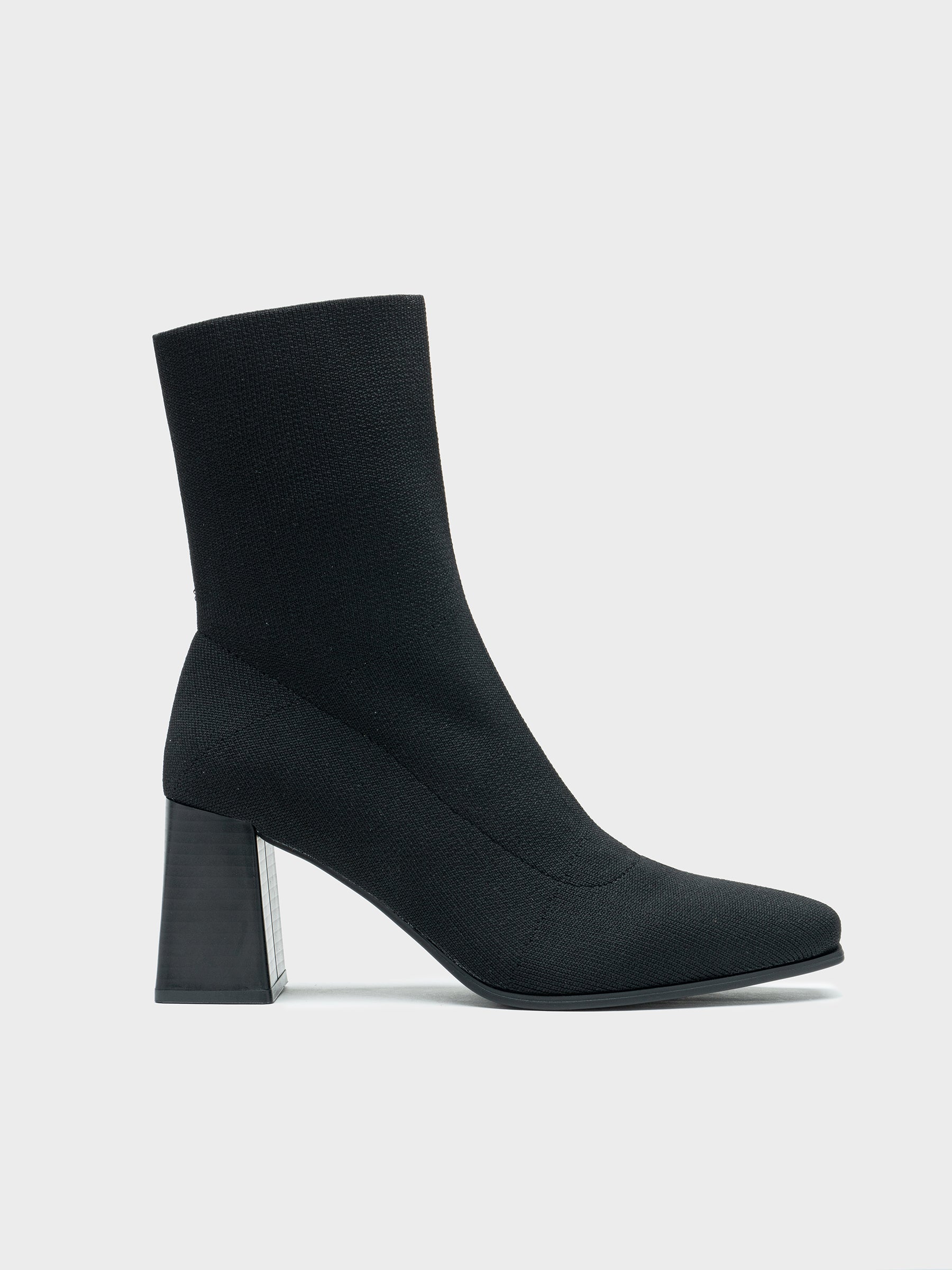 Botas com textura de tricô e salto quadrado