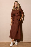 Conjunto Castanho - Blusa "Envelope" com Cinto e Saia Longa