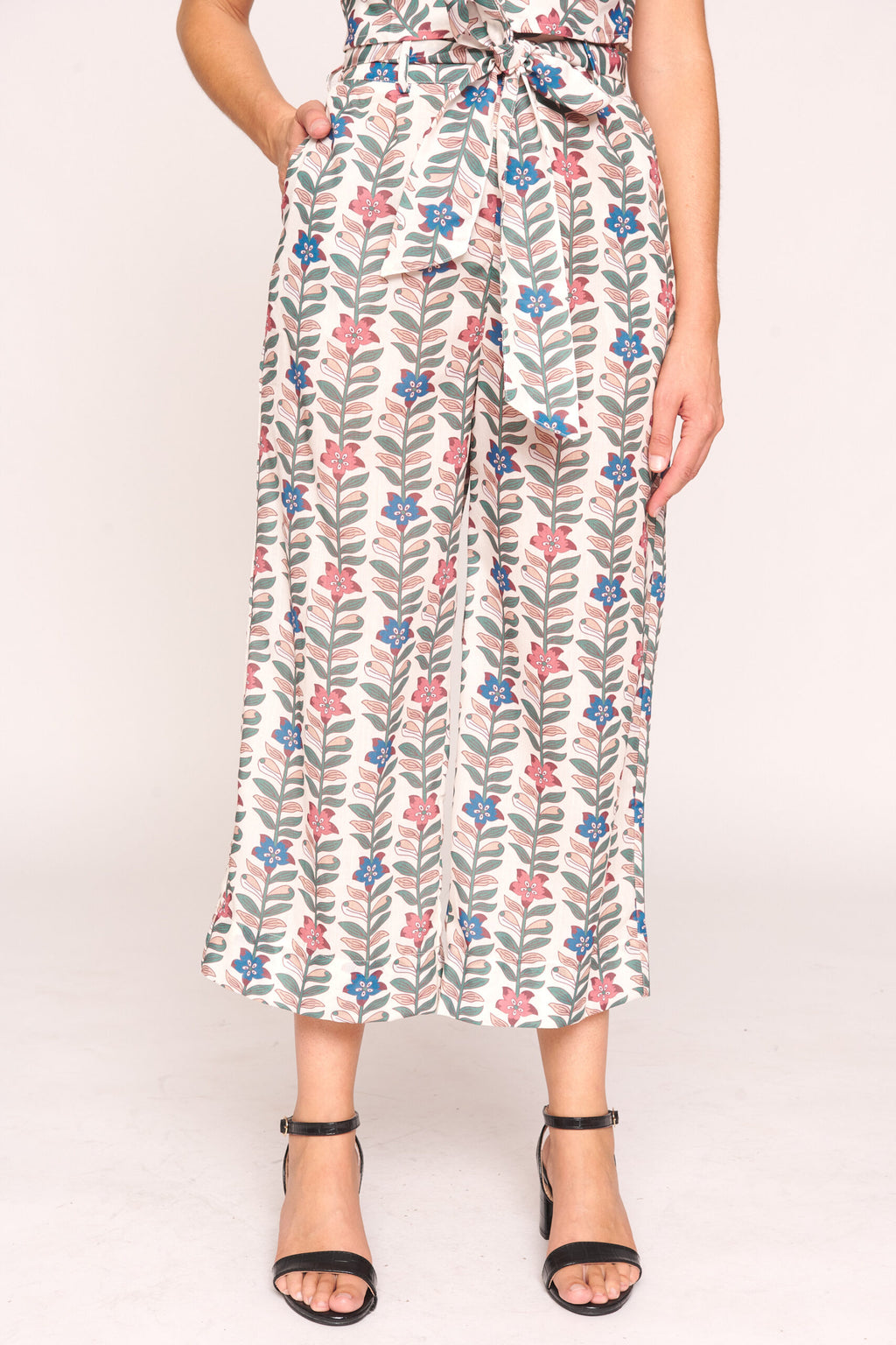 Macacão com estampagem floral