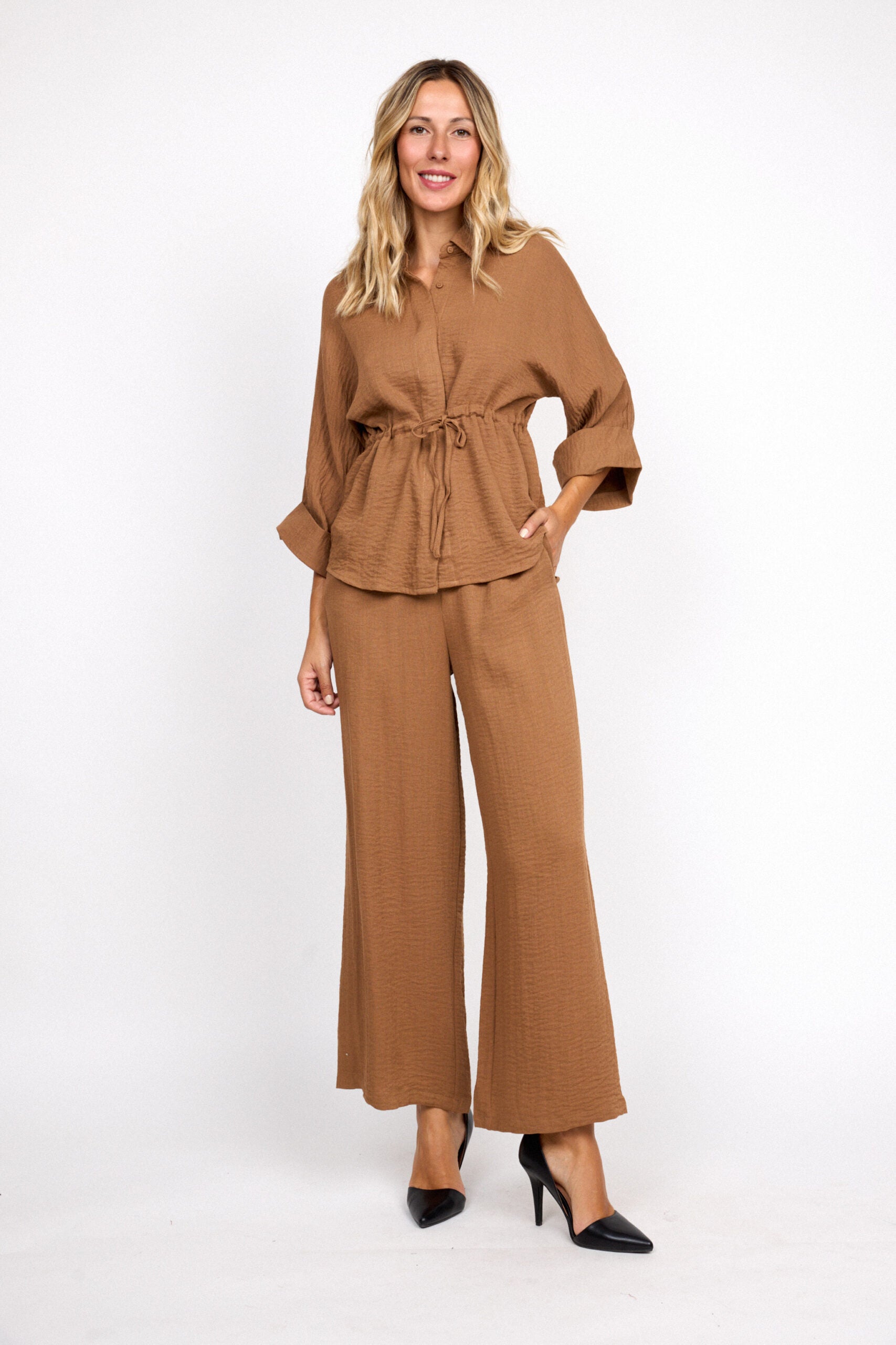 Conjunto Camel - Camisa e Calça Perna Larga