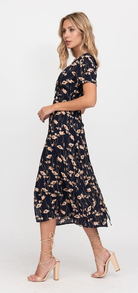 Vestido midi floral preto com fenda