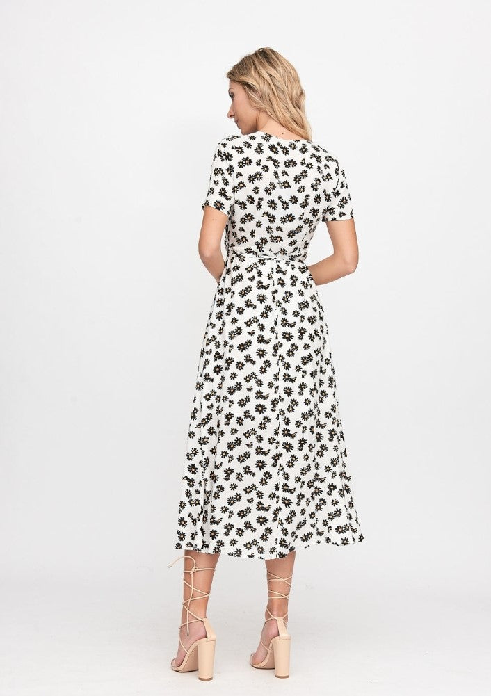Vestido longo branco com estampagem de margaridas