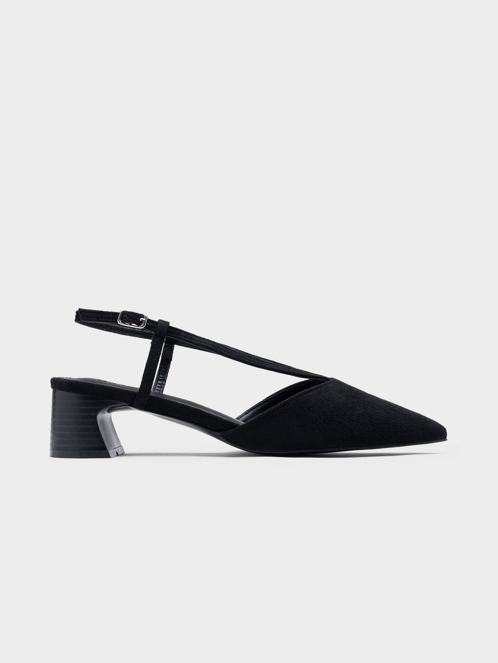 Sapatos de salto fino com tiras