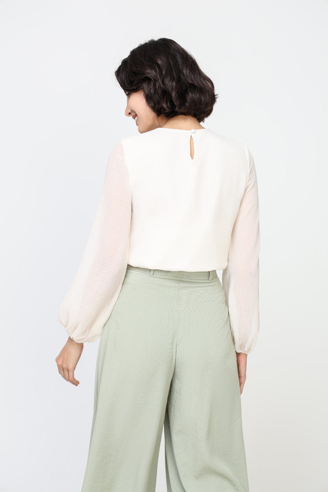 blusa branca com Folhos