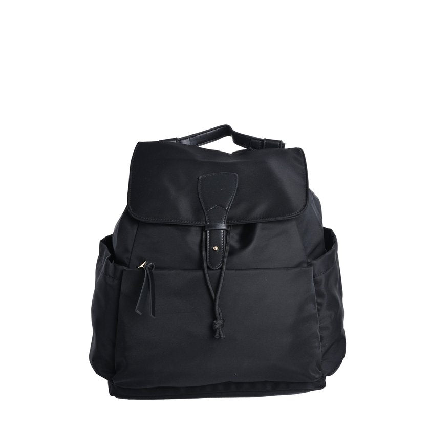 Mochila em nylon com diversos bolsos exteriores