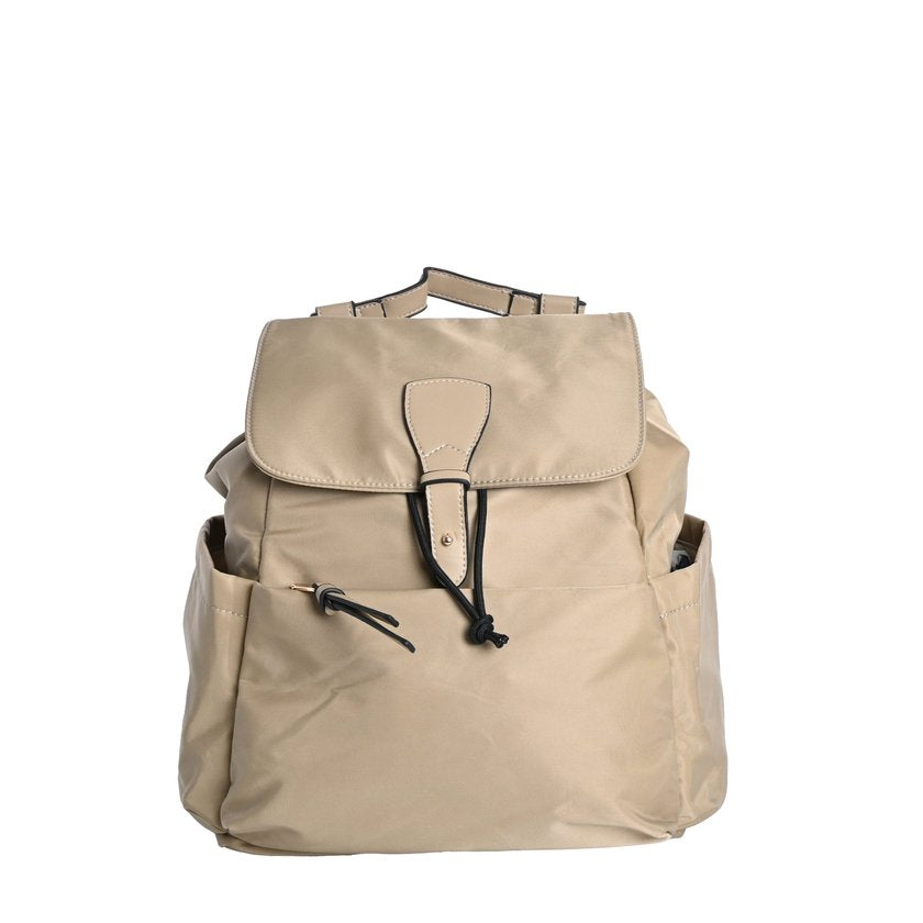 Mochila em nylon com diversos bolsos exteriores