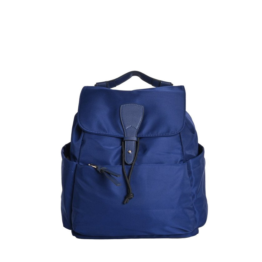 Mochila em nylon com diversos bolsos exteriores