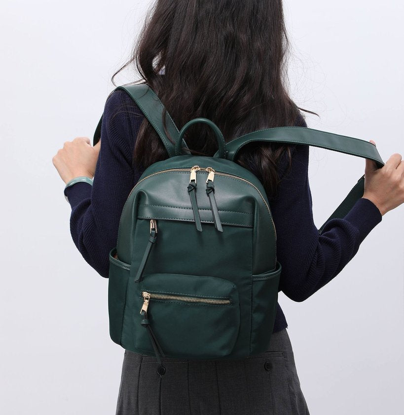 Mochila nylon com múltiplos bolsos