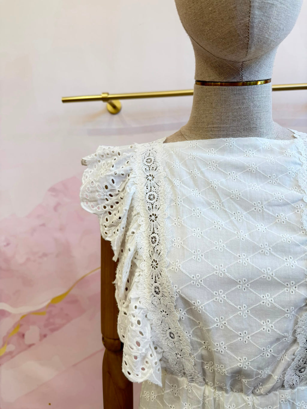 Vestido Curto Bordado Chloe