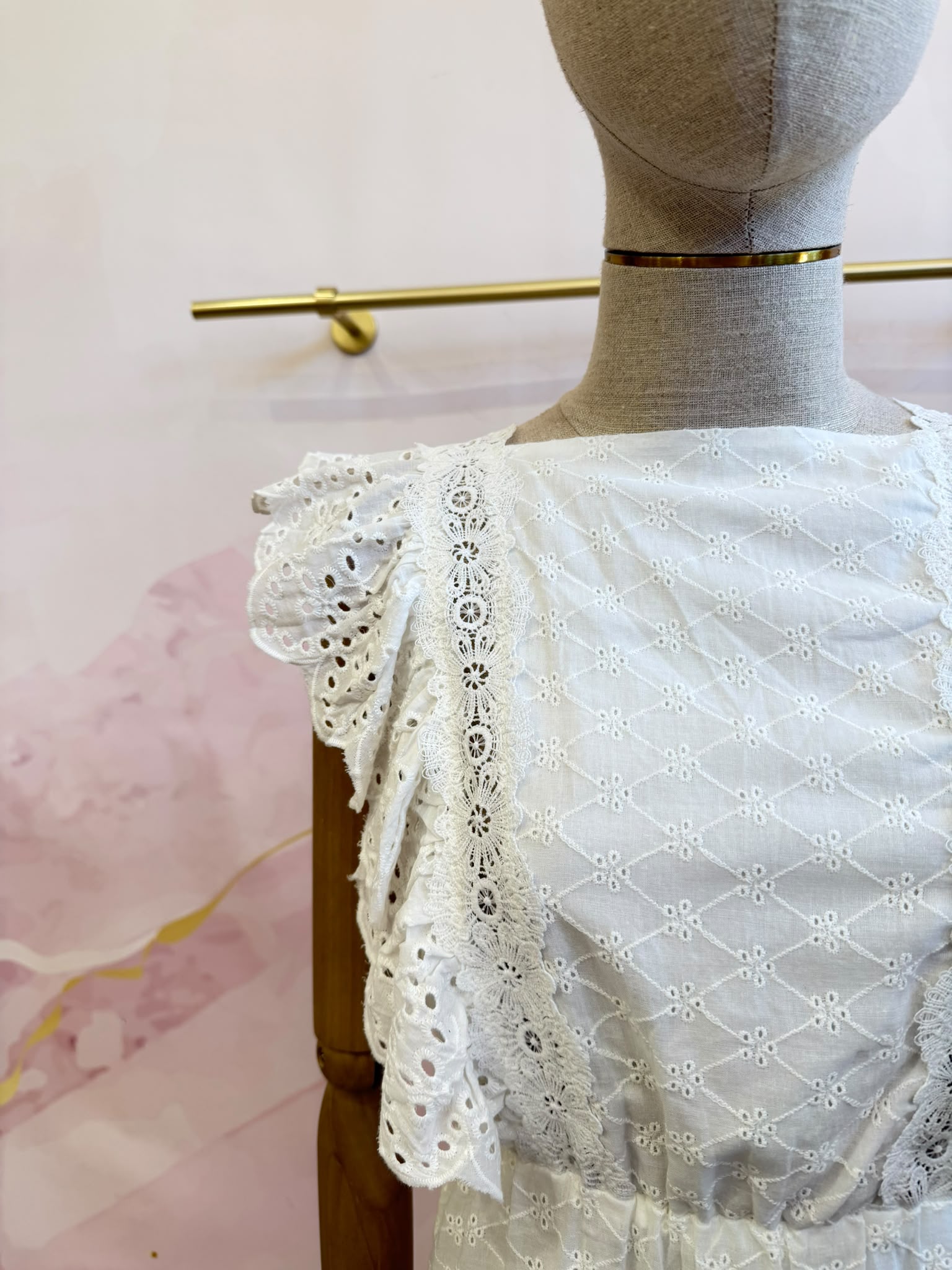Vestido Curto Bordado Chloe